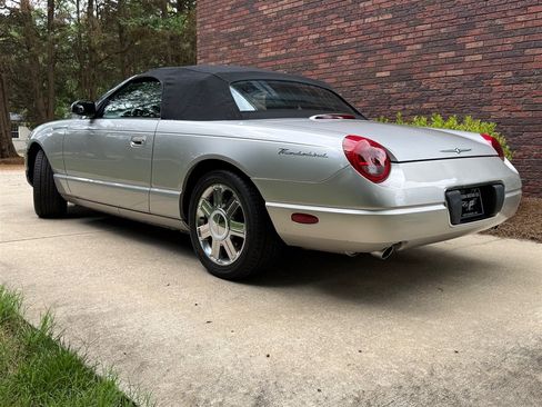 Used 2005 Ford Thunderbird RWD image 17