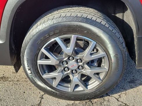 Used 2022 GMC Acadia SLE w/ Driver Convenience Package image 4