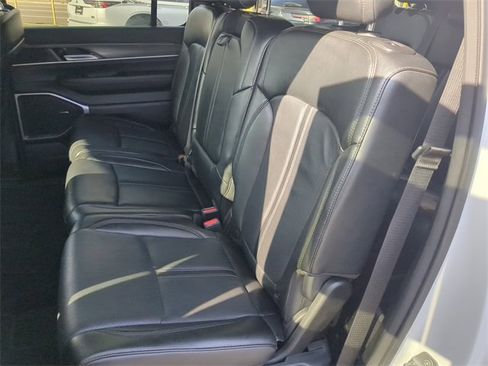 Used 2024 Jeep Wagoneer L Series II w/ Flexible Seating Group image 20