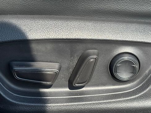 Used 2022 Toyota Camry SE w/ Convenience Package image 8