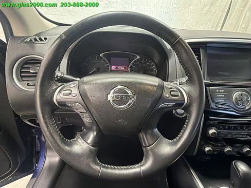 Used 2019 Nissan Pathfinder SV AWD/4WD image 4