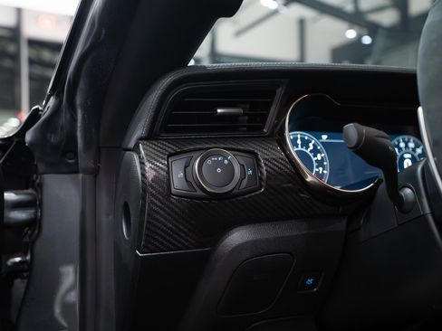 Used 2021 Ford Mustang Shelby GT500 w/ Carbon Fiber Track Pack image 26