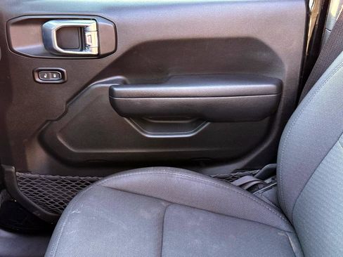 Used 2023 Jeep Wrangler Unlimited w/ Sun & Screen Package image 7