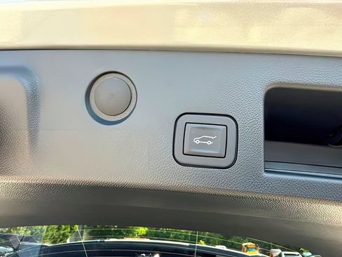 Used 2025 Chevrolet Equinox ACTIV w/ Safety and Technology Package AWD/4WD image 23
