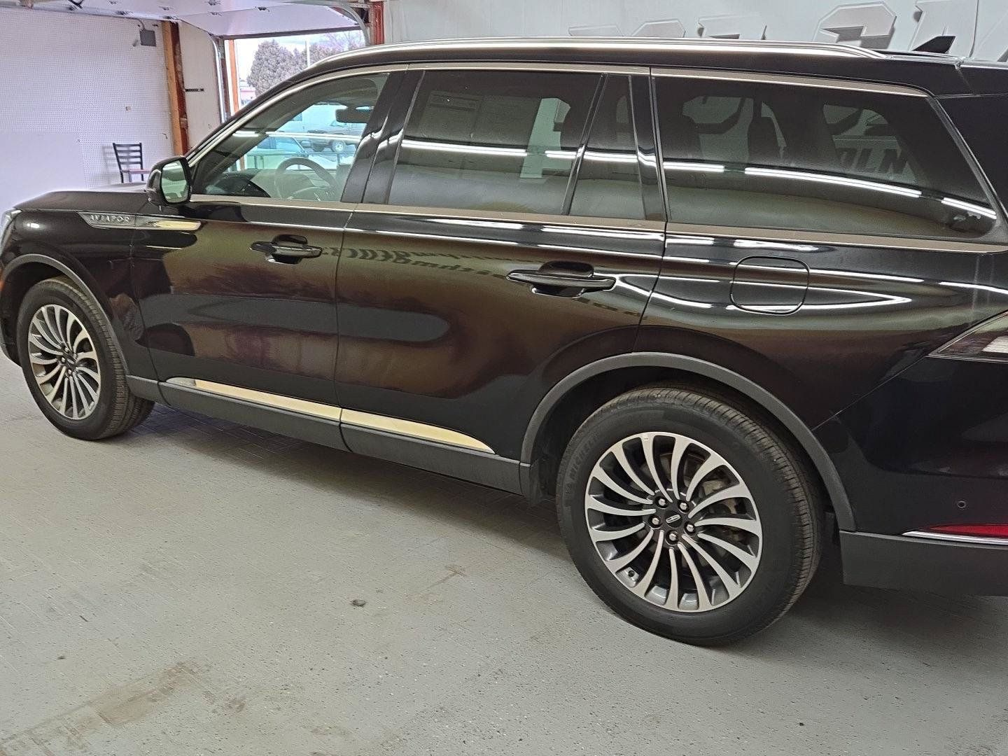 Used 2024 Lincoln Aviator Reserve AWD/4WD image 3