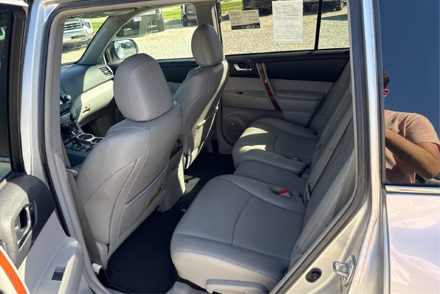 Used 2011 Toyota Highlander Limited w/ Tow Pkg FWD image 10
