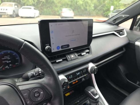 Used 2025 Toyota RAV4 XSE AWD/4WD image 7