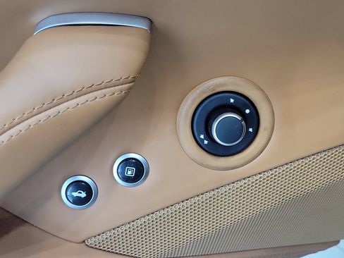 Used 2017 Ferrari California T RWD image 18
