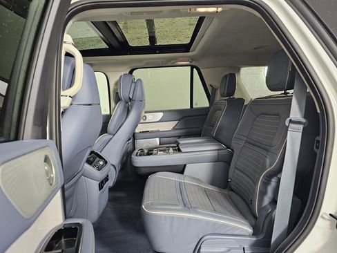 Used 2020 Lincoln Navigator Black Label w/ Cargo Convenience Package image 21