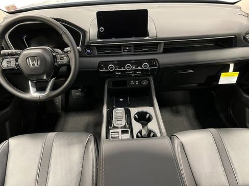 New 2025 Honda Pilot Touring image 18