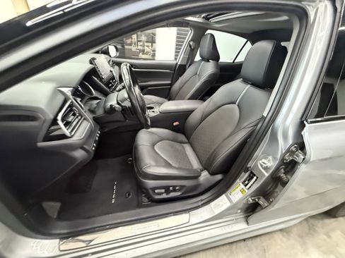 Used 2023 Toyota Camry XSE FWD image 11