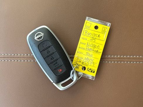 Used 2025 Nissan Pathfinder Platinum AWD/4WD image 27