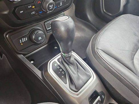 Used 2019 Jeep Renegade Limited w/ UConnect 8.4 Nav Group AWD/4WD image 32