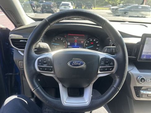 Used 2022 Ford Explorer XLT w/ Equipment Group 202A AWD/4WD image 13