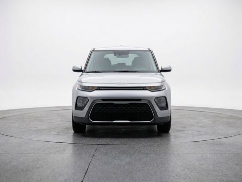 Used 2025 Kia Soul LX w/ LX Technology Package FWD image 2
