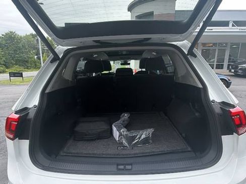 Used 2024 Volkswagen Tiguan SE w/ Panoramic Sunroof Package AWD/4WD image 16