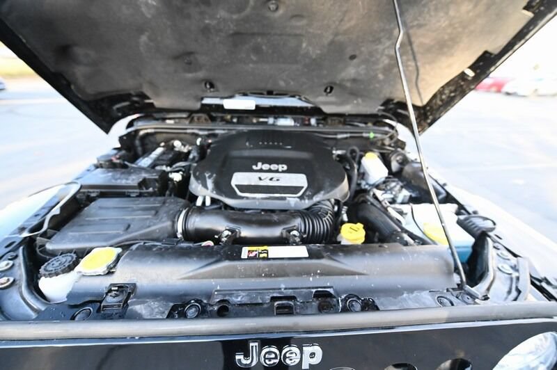 Used 2015 Jeep Wrangler Unlimited Sahara w/ Dual Top Group AWD/4WD image 37