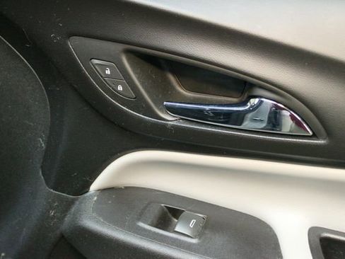 Used 2018 Chevrolet Equinox LS image 6