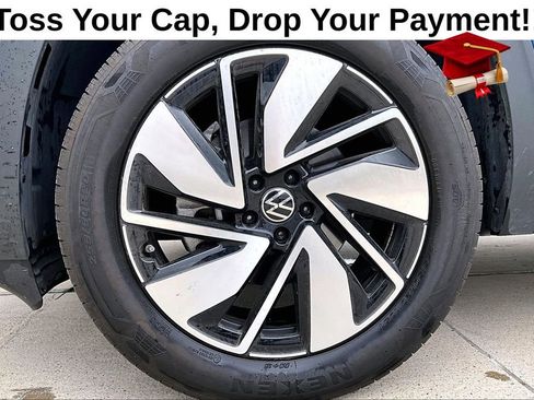 Used 2025 Volkswagen Atlas SE FWD image 11