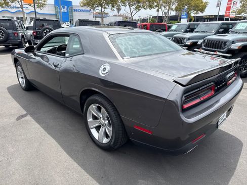 Used 2022 Dodge Challenger SXT RWD image 19