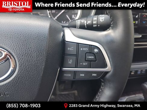 Used 2022 Toyota Highlander Limited AWD/4WD image 32