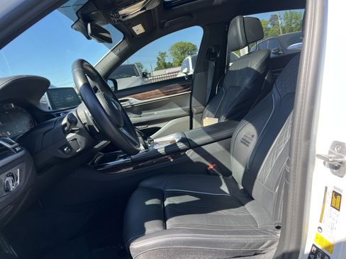 Used 2021 BMW 750i xDrive w/ Executive Package image 16