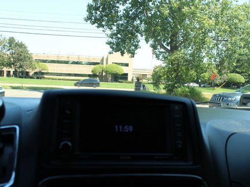 Used 2018 Dodge Grand Caravan SE FWD image 38