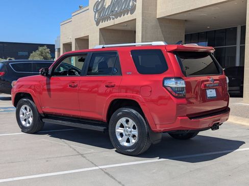 Used 2017 Toyota 4Runner SR5 Premium image 3