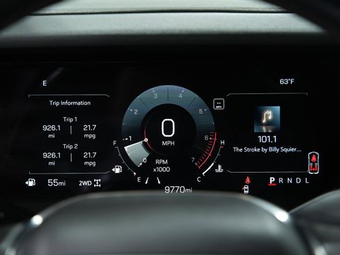 Used 2025 GMC Acadia AT4 image 32