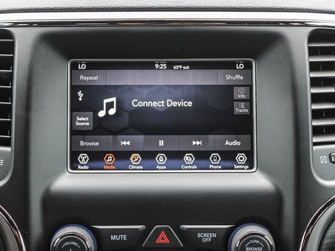 Used 2021 Jeep Grand Cherokee Laredo AWD/4WD image 14