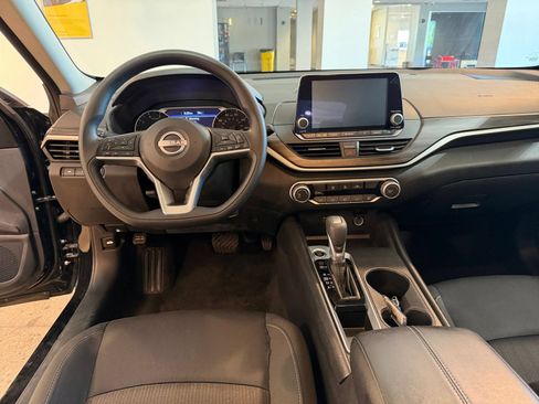Used 2025 Nissan Altima 2.5 SV FWD image 28