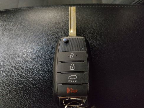 Used 2019 Kia Sorento FWD image 32