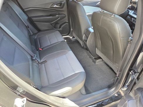Certified 2025 Chevrolet Trax LT w/ LT Convenience Package FWD image 14