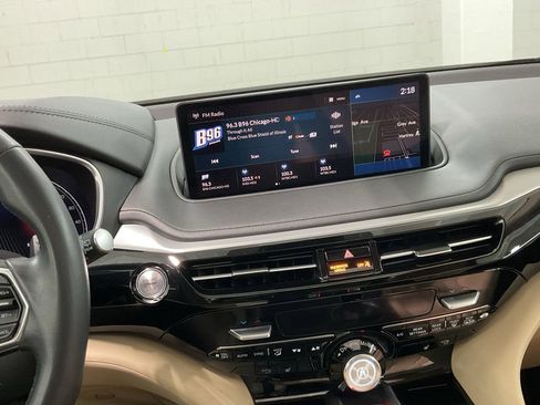 Used 2023 Acura MDX SH-AWD w/ Technology Package image 13