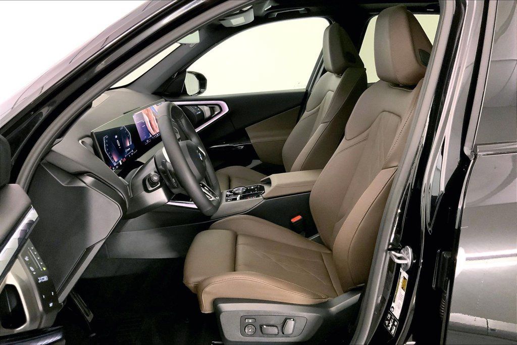 Certified 2026 BMW X3 xDrive30i w/ M Sport Package AWD/4WD image 13