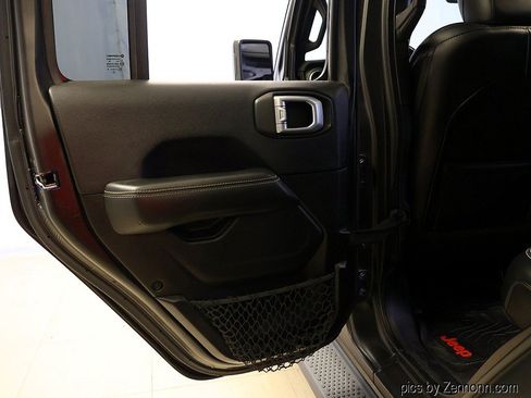 Used 2019 Jeep Wrangler Unlimited Sahara w/ Uconnect 4C Nav & Sound Group AWD/4WD image 25