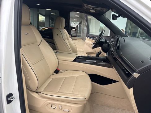 Used 2021 Cadillac Escalade ESV Premium Luxury image 30