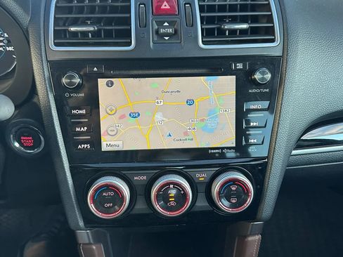 Used 2017 Subaru Forester 2.5i Touring AWD/4WD image 19