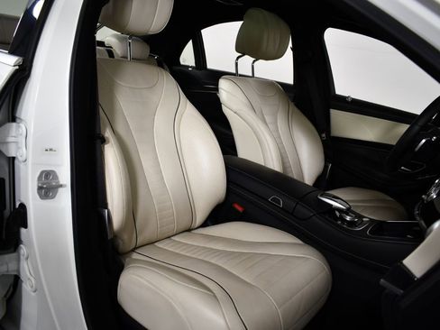 Used 2018 Mercedes-Benz S 560 Sedan image 21