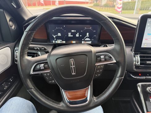 Used 2020 Lincoln Navigator Reserve w/ Equipment Group 208A Reserve image 16