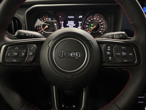 Used 2024 Jeep Gladiator Rubicon w/ Technology Group AWD/4WD image 16
