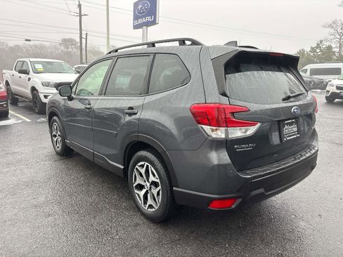 Used 2023 Subaru Forester Premium image 4