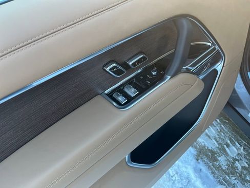New 2026 Land Rover Range Rover SE image 11