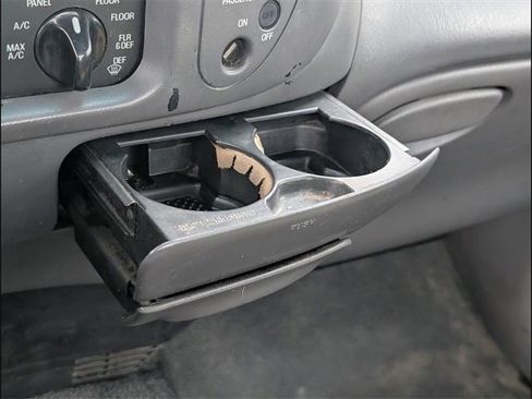 Used 1999 Ford F150 XLT image 16