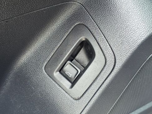 Used 2018 Volkswagen Atlas SEL FWD image 28