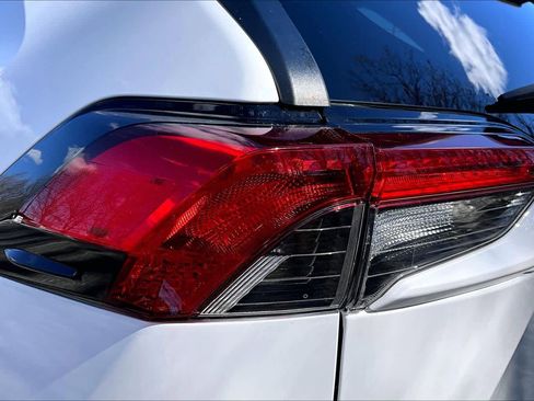 Used 2019 Toyota RAV4 XLE w/ Convenience Package AWD/4WD image 27