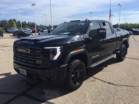 Used 2025 GMC Sierra 3500 AT4 w/ AT4 Premium Plus Package AWD/4WD image 4