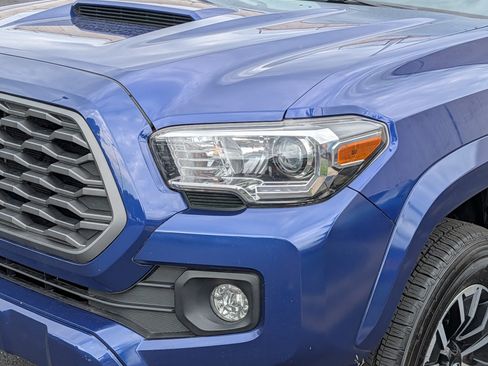 Used 2022 Toyota Tacoma TRD Sport w/ Technology Package AWD/4WD image 18