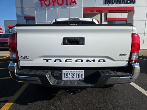Used 2016 Toyota Tacoma 4x4 Double Cab image 3