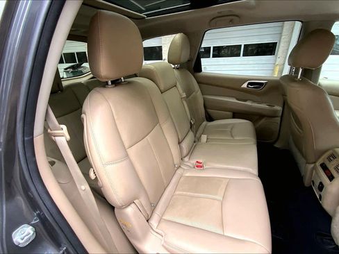 Used 2016 Nissan Pathfinder Platinum w/ Cargo Package image 19
